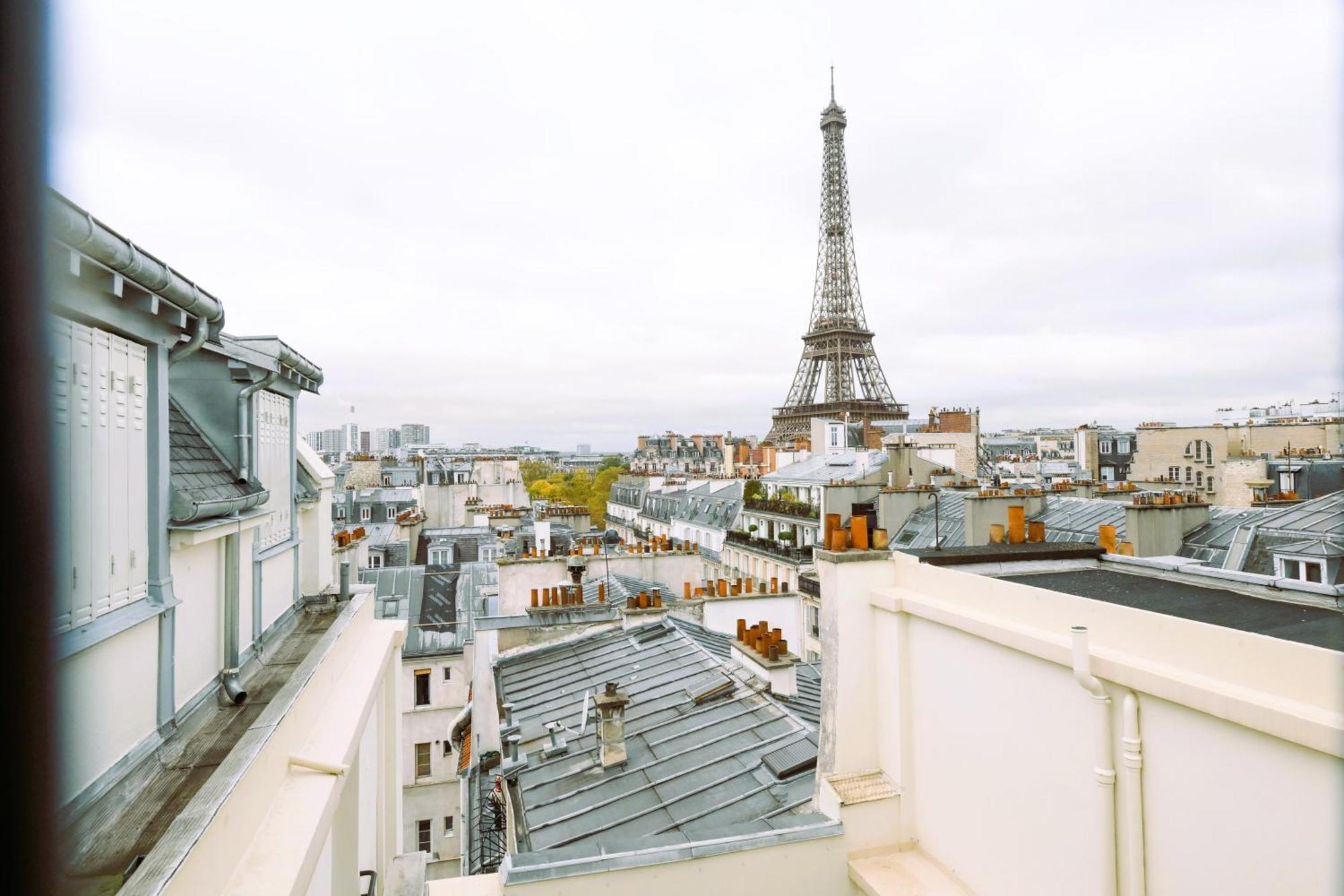 Tour Eiffel - Invalides - *